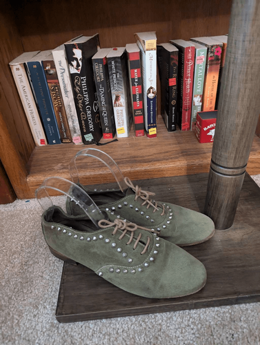 Scarpe moda con corona in pelle made in Italy donna EU 38 US 8 verde pelle borchie - Foto 4 di 6