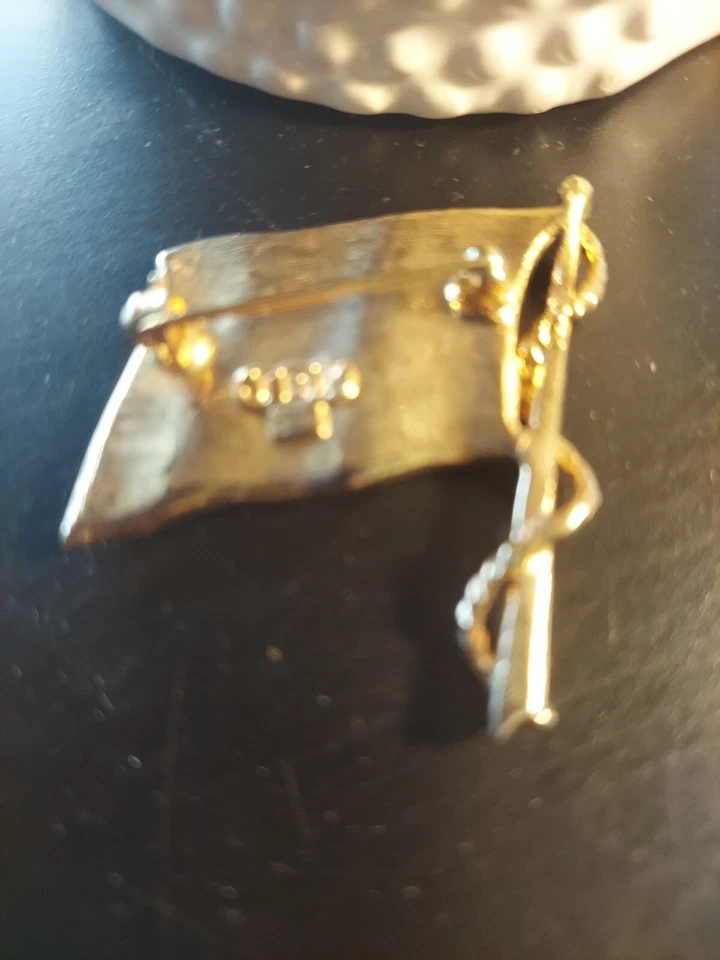 Broche Camrose & Kross JBK Bandera Americana Esmalte Estrás Chapado en Oro Foto 2 de 4