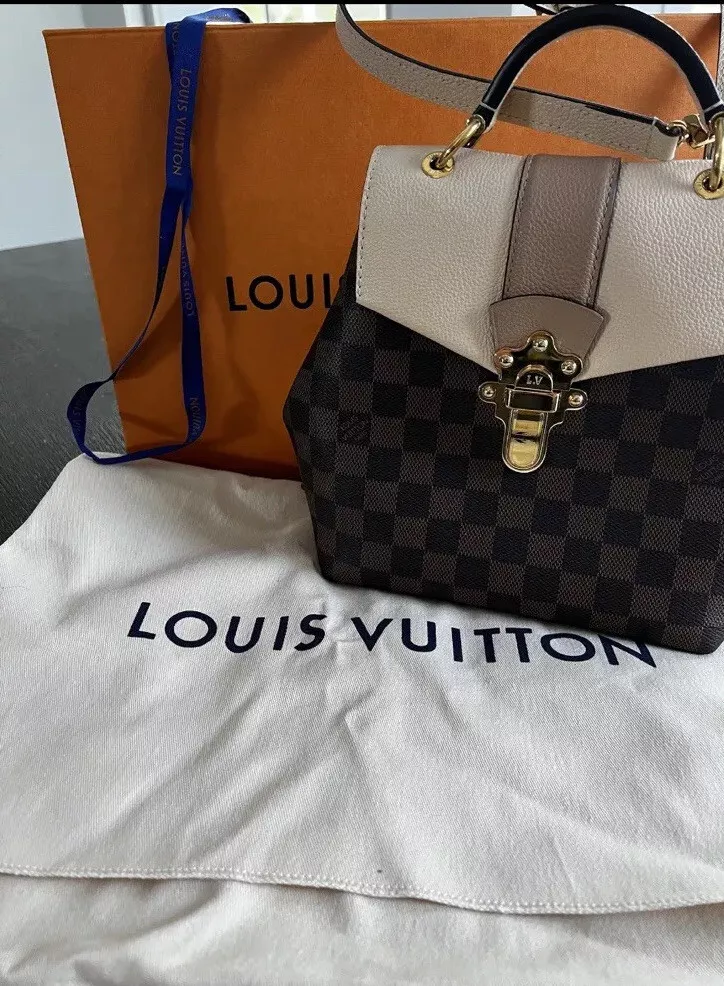 4 bags in 1! This Louis Vuitton Clapton can be worn as a backpack