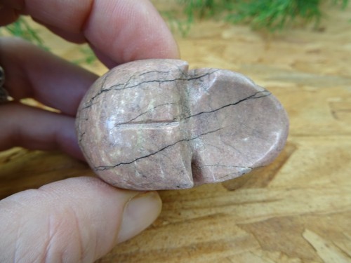 1.98" Rhodonite Skull Carved Stone 131.4g 4.6oz Crystal Healing Realistic - Bild 8 von 12