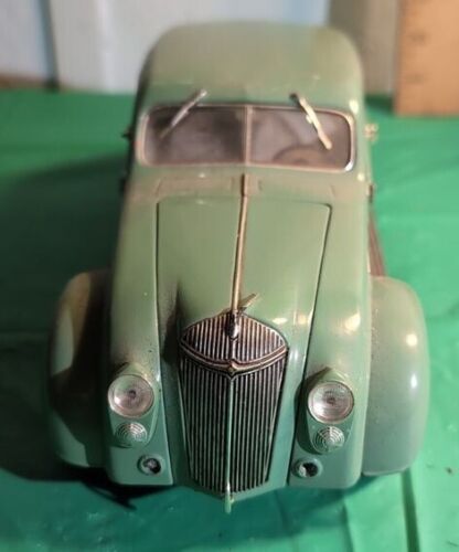 1/18 (BC) 1936 CHRYSLER AIRFLOW SIGNATUR MODELLE 1:18 ÖFFNENDE KAPUZENTÜREN TR