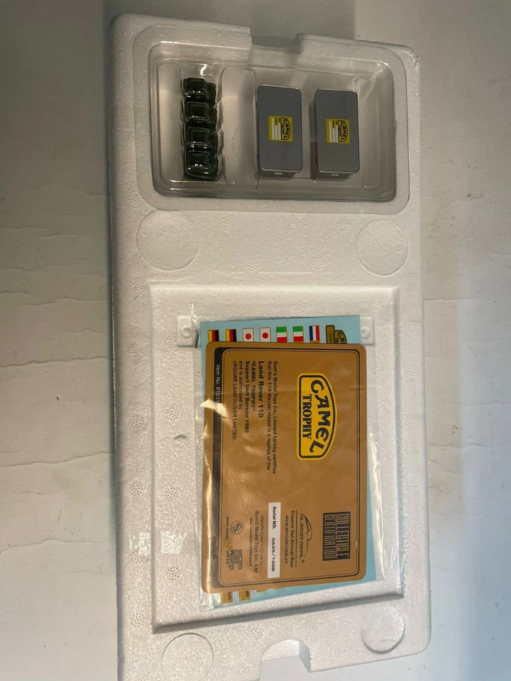 Almost Real Land Rover 110 CAMEL TROPHY support Borneo 1985 1/18 810311 - Immagine 3 di 4