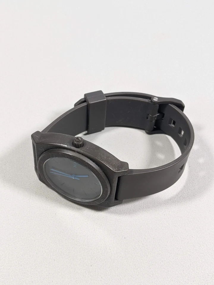 Reloj Nixon Minimal Time Teller P Gris Policarbonato Silicona Banda 40 mm Foto 2 de 4