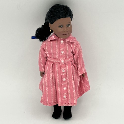 American Girl Addy Mini Puppe mit weichem Körper und bemalten Augen 6,5 Zoll ohne Stiefel - Bild 1 von 5