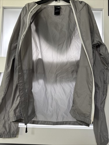 The North Face Grey Sheer Lightweight Rain Jacket size Medium - Picture 9 of 9