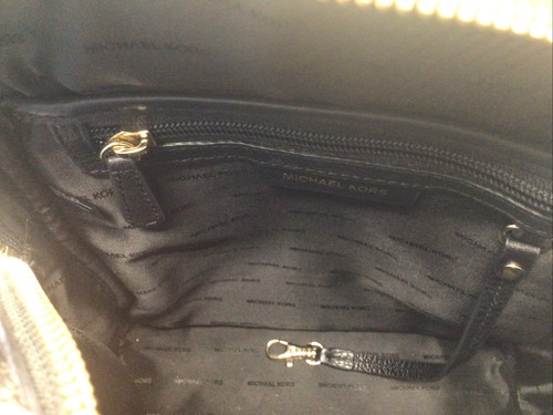 Zaino Michael Kors Rhea in pelle nera con ciottoli estremamente pulito dentro e fuori - Foto 19 di 24