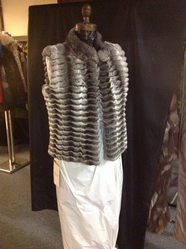EMPRESS CHINCHILLA GREY STYLISH VEST SHRUG Sleeveless Jacket Lightweight LUXURY - Picture 3 of 10