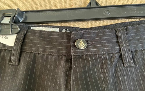 Volcom Stone men’s black striped short size 28 - Picture 4 of 10