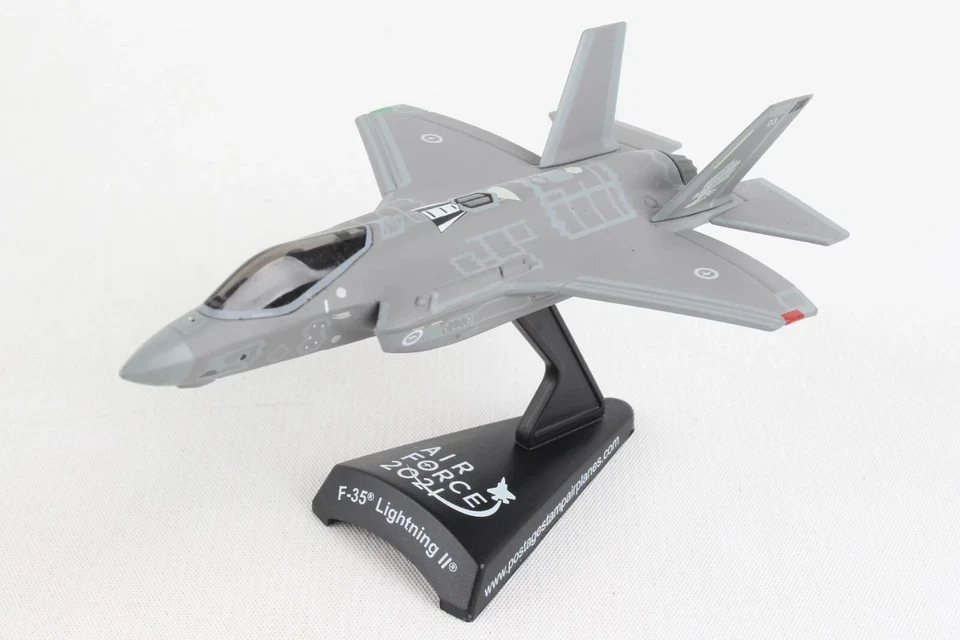 1/144 RAAF F35 Lightning II – Aircraft Model – Daron Postage Stamp - Image 2 of 4