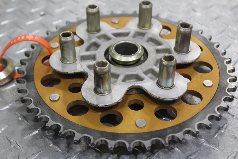 Ducati Monster 600 2002 piñón trasero (Supersprox) con buje (46 dientes) Foto 4 de 4