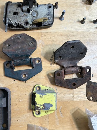 Triumph Spitfire Door Locks, Door Hinges Original - Picture 5 of 11