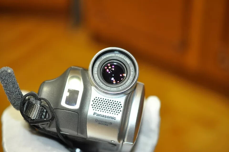 Camcorder Panasonic NV-GS57 Mini DV Video Camera 30 X Optical Zoom
