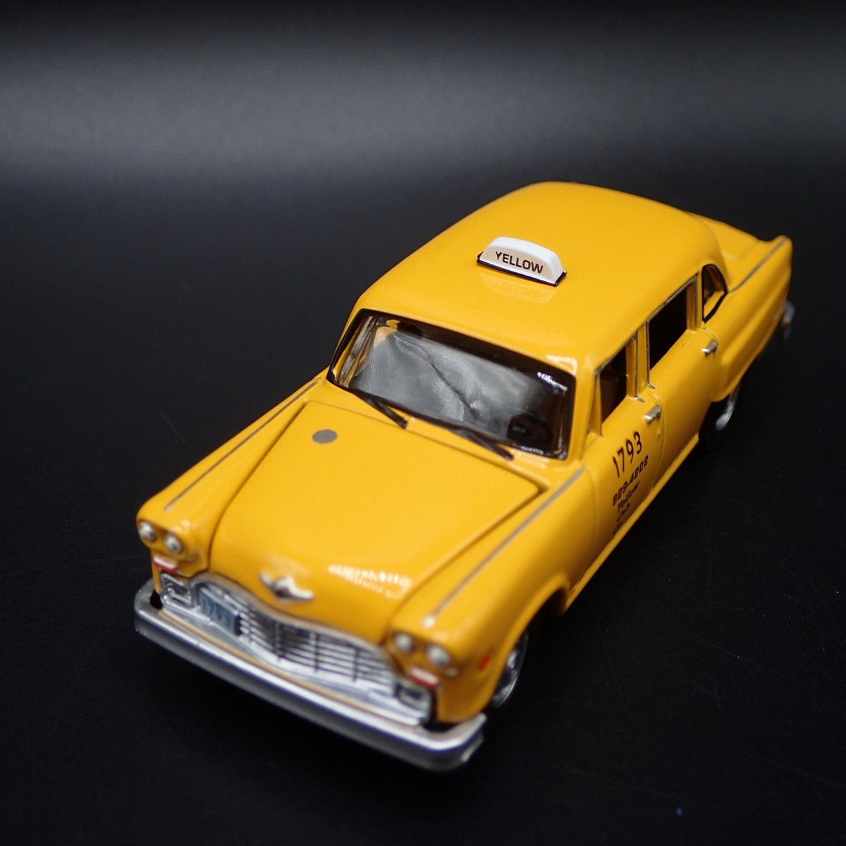 迫力満点‼️KING YELLOW CAB 1/18スケール 1980 80 CHECKER TAXI YELLOW CAB CO 1:64 SCALE COLLECTIBLE