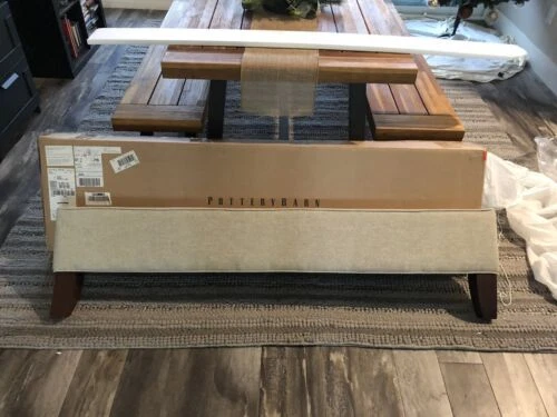 Los estribos Pottery Barn Cama cabeceras y