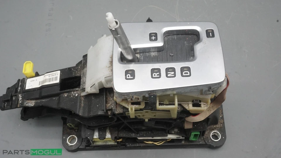 2010-2011 Volvo XC60 A/T Automatic Transmission Floor Gear Shifter 30759119 OEM - Image 2 of 4