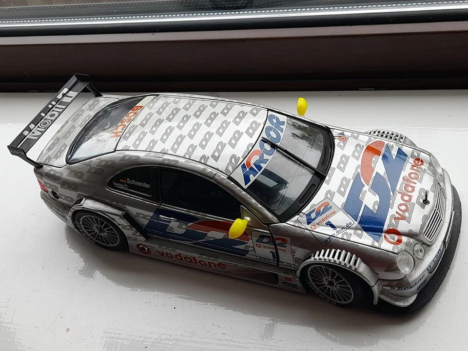 Модель автомобиля Mercedes Benz CLK DTM 2001 B.Schneider Team AMG - D2 1:18 Maisto - Изображение 2 из 4