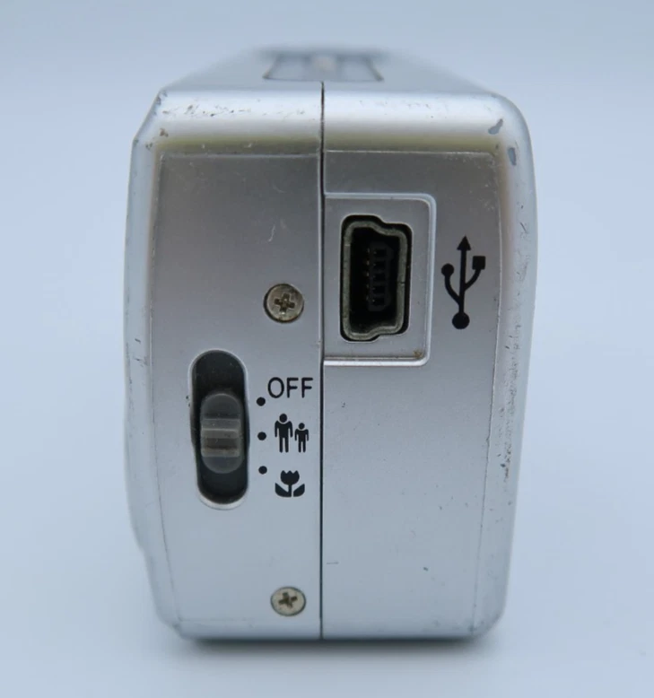 Praktica Mini 3.2MP Digital Compact Pocket Camera Silver Small Camera (8x2cm) - Image 4 of 4
