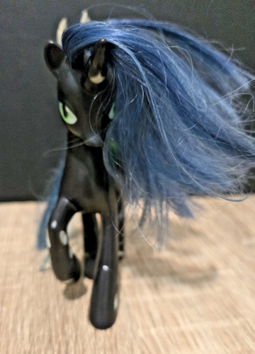 My Little Pony G4 2011 cepillable reina crisálida unicornio pegaso negro azul raro - Imagen 5 de 7