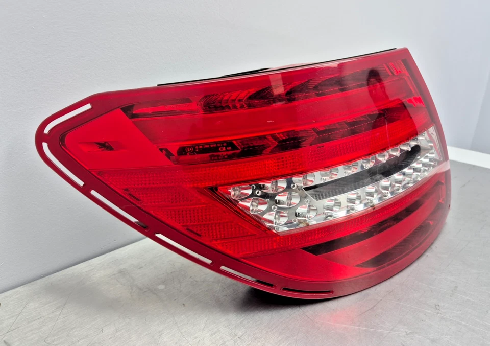 ✅FEU / PHARE ARRIERE GAUCHE MERCEDES C-CLASS W204 Coupé C220 2013 A2049060403 - Photo 4/4