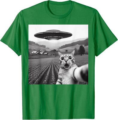 Funny Cat Selfie With an UFO Alien Cat Graphic Design Unisex T-Shirt