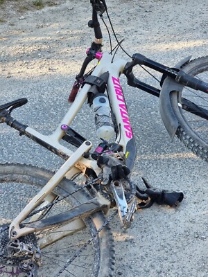 Santa Cruz nomad V4 Carbon Fibre Full Suspension Mountain Bike