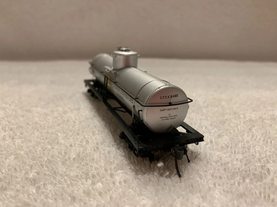 Intermountain #46310-13 HO Scale Navy Gas ACF 8,000 Gallon Tank Car #8486 - Image 4 of 4