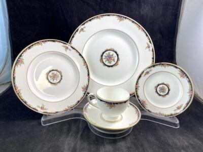 Wedgwood OSBORNE Bone China 5 Piece Place Setting Black Border 