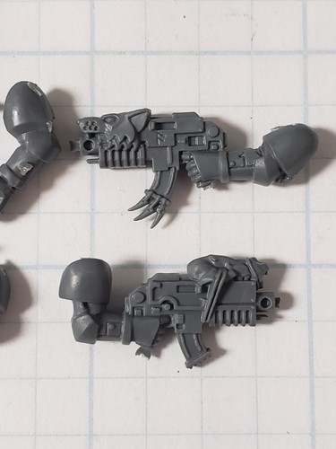 40k Space Wolves Bits Wolf Pack Grey Hunter Rune Engraved Bolters x4 W/Arms - Picture 3 of 4