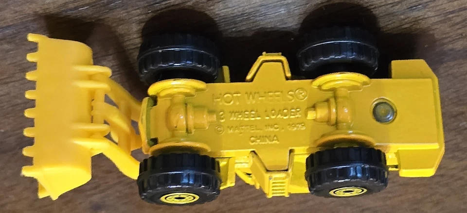 3½" Hot Wheels 1979 CAT Caterpillar Yellow Front End Loader Excavation Loose TRK - Image 3 of 4
