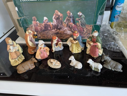 Vintage Hand Painted Nativity Scene 11 Pieces Great Condition