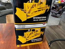 IH International TD-25 Crawler w Rear Rippers 1st First Gear Construction Series