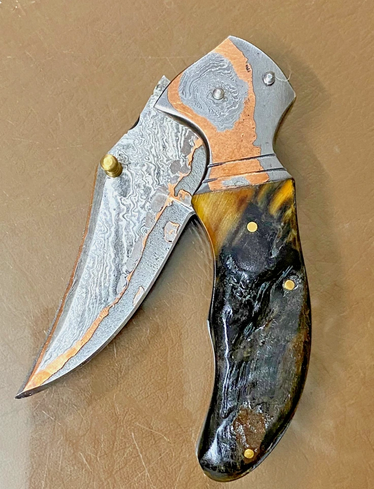 Cuchillo Plegable Hecho a Mano Cobre Damasco Acero con Mango de Cuerno de Carnero - Coleccionable Foto 2 de 4