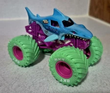 MEGLADON NITRO NEON, Walmart Exclusive Spinmaster Monster Jam Truck 1/64 *RARE*