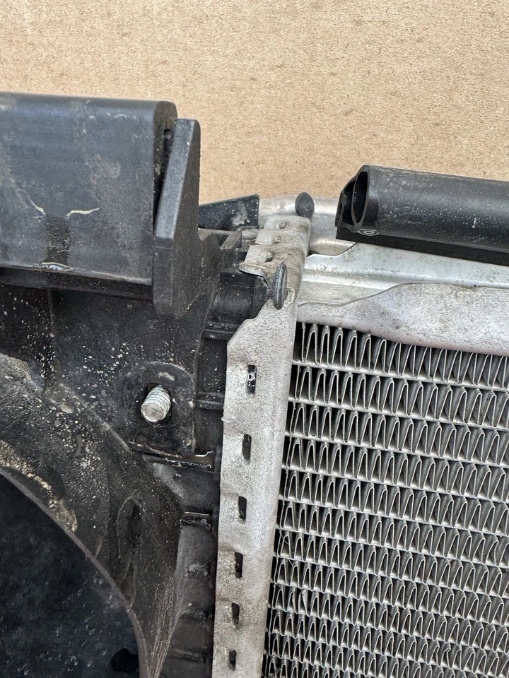 Radiador para 2000-2006 2002 2004 2005 MERCEDES-BENZ CL500 S430 SL500 S500 OEM Foto 2 de 4