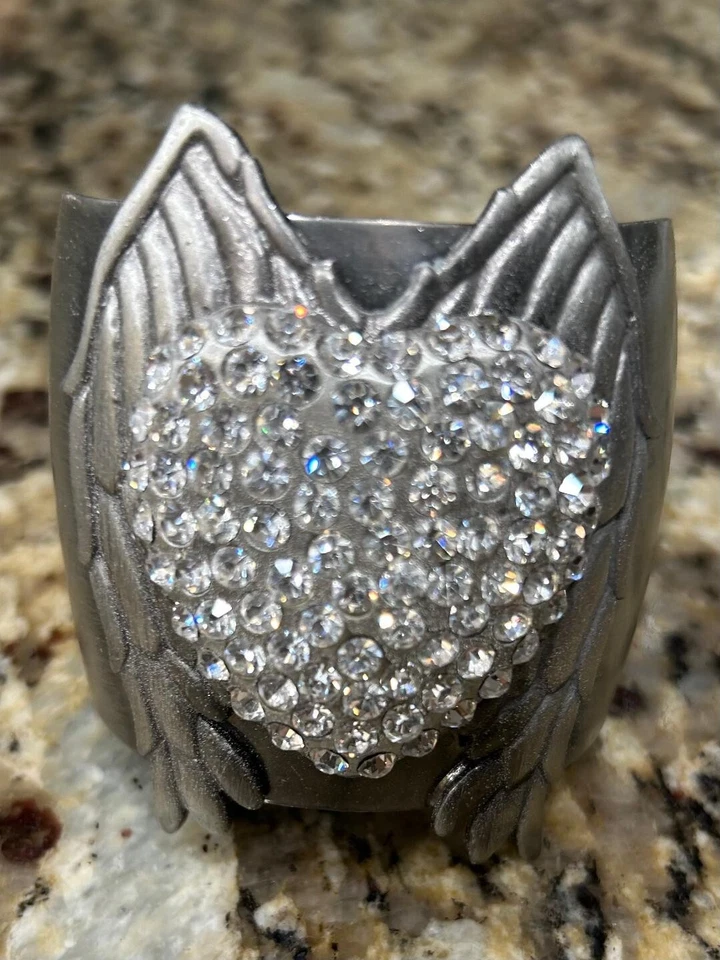NUEVO Brazalete grande corazón peltre diamantes de imitación con alas de ángel $59 venta al por menor Foto 2 de 3