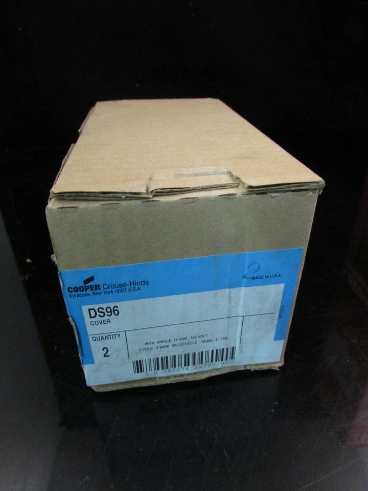 NEW COOPER CROUSE-HINDS DS96 COVER W/ SINGLE 15 A,125V, 3 POLE, RECEPTACLE - Image 4 of 4