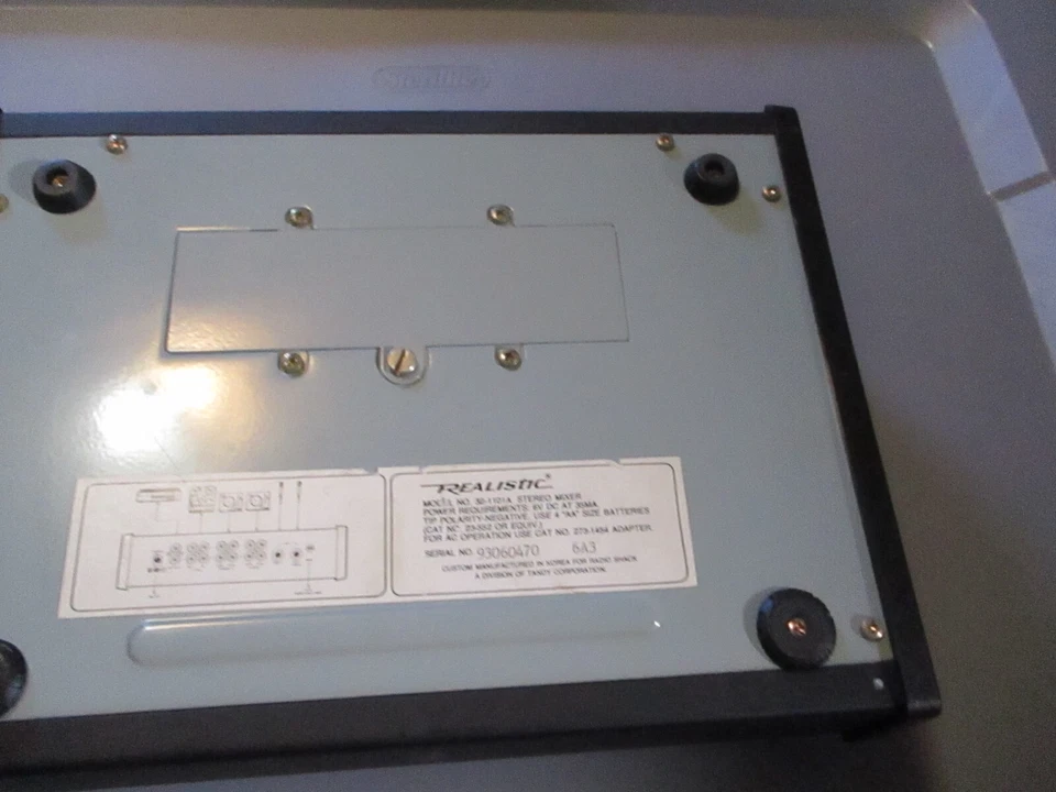 Realistic Portable Stereo Mixer Model No. 32-1100A - No Power Adapter - Image 4 of 4