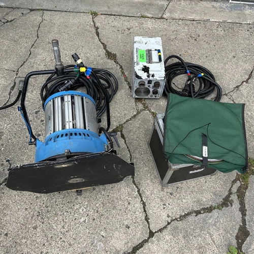 ARRI 4K Set Of ARRISUN 40/25 HMI Daylight Par Light & The Lightmaker AC 400/2500