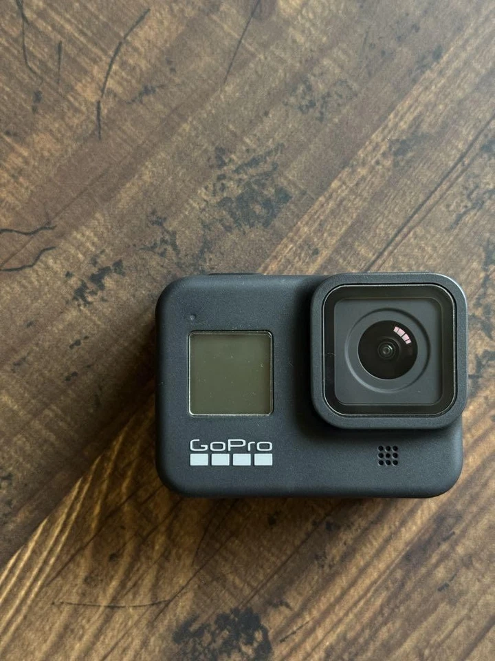 Cámara de acción GoPro HERO 8 negra con accesorios y batería extra incluida Foto 2 de 4