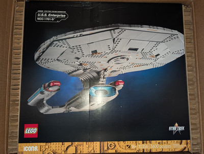 Lego 10356 Star Trek: USS Enterprise NCC 1701 D Starship Box Dmg