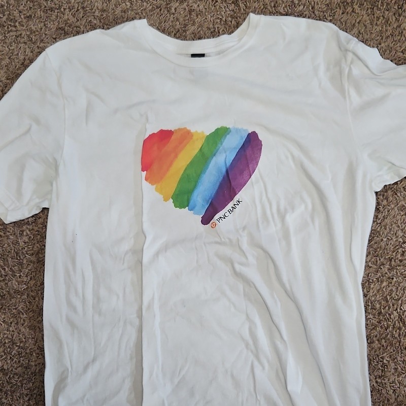 PNC Bank Men’s L White Rainbow Heart Graphic T-Shirt Crew  Short Sleeve Pride