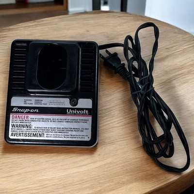 Snap On ET900 Type 3 Battery Charger Univolt  Universal Voltage System Tested