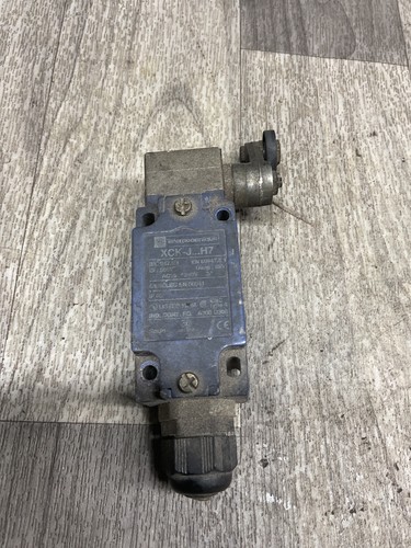 Telemecanique XCK-J....H7 Limit Switch AC15 240V 3Amp #4002I9