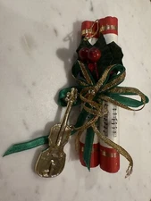 Vtg Christmas Music Sheet & Violin Musical Ornament Ferns Made in Taiwan