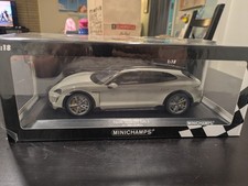 Minichamps Porsche Taycan CUV Turbo S 1/18 Chalk