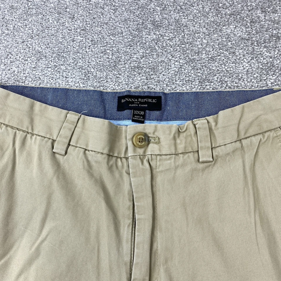 Chino Banana Republic Aiden para hombre 32x30 caqui estilo clásico Foto 2 de 4