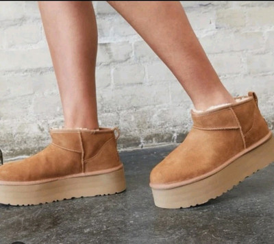 UGG WOMEN S Classic Ultra Mini Platform Boot Size 6 Chestnut 