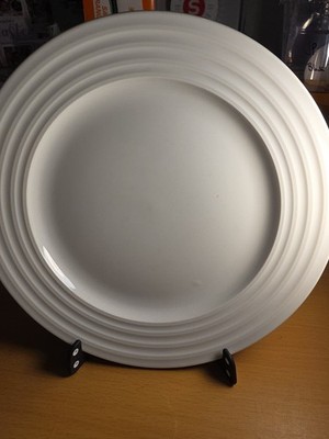 1 Better Homes Gardens 9 Inch Porcelain Plate, Anniston Pattern