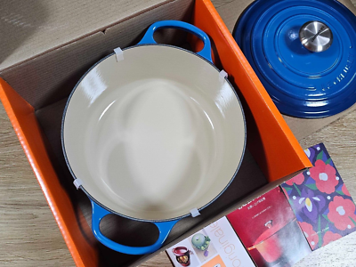 Le Creuset Cast Iron Signature Round Dutch Oven 24cm 4.5 qt