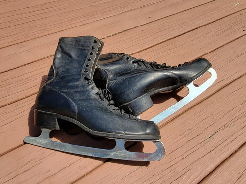 Early 1960’s vintage Brooks All American men’s ice skates (black)